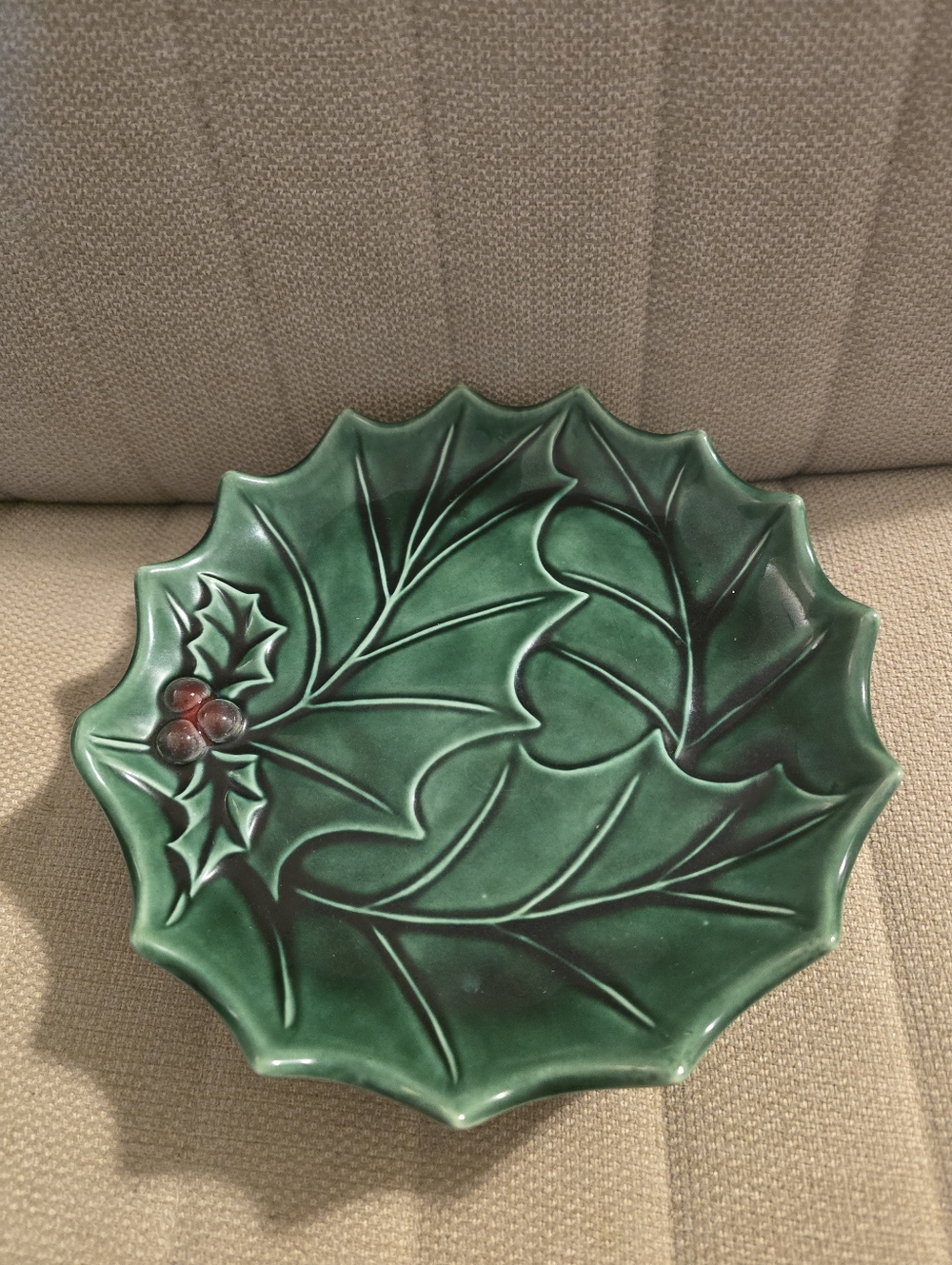 Vintage Green Holly Berries Holland Mold Pedestal Cake Serving Plate Dish 9”